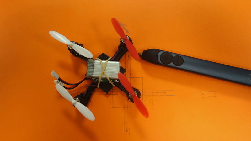 Châssis de drone Hubsan avec un stylo 3D 3Doodler