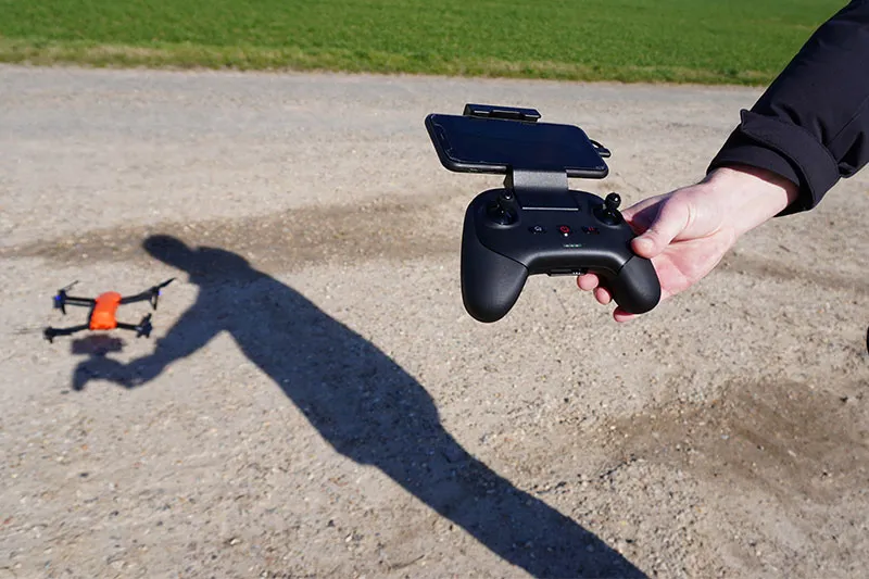Radiocommande avec smartphone et drone Autel EVO Lite+