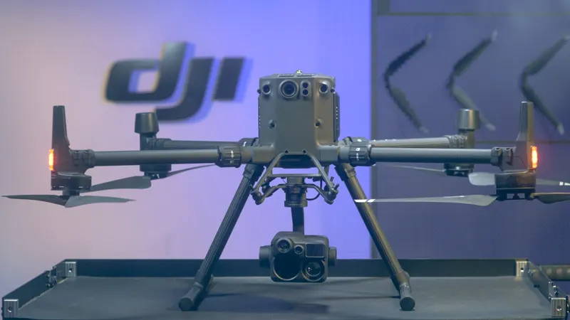 DJI Matrice 300 RTK (Drone porteur)