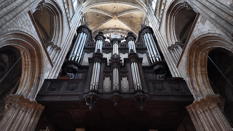 Orgue de la cathédrale de Rouen pris en photo par DJI Pocket 3