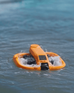 Le HOVERAir AQUA décolle depuis la surface de l'eau