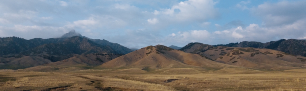 Paysage montagneux capturé avec le grand-angle de la DJI Osmo Pocket 4P
